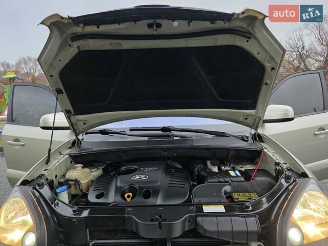 Серый Хендай Туксон, объемом двигателя 2 л и пробегом 231 тыс. км за 7999 $, фото 52 на Automoto.ua