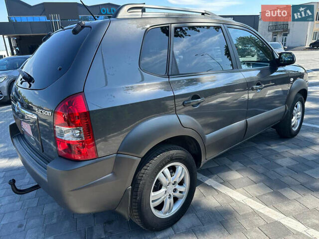 Сірий Хендай Туксон, об'ємом двигуна 1.98 л та пробігом 169 тис. км за 7300 $, фото 8 на Automoto.ua