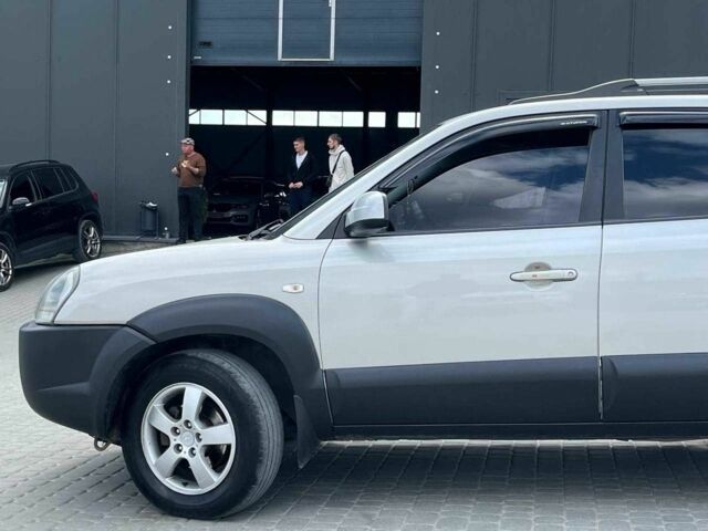 Хендай Туксон 2007 в Львове на Automoto.ua Серый Хендай Туксон, объемом двигателя 2 л и пробегом 255 тыс. км за 6590 $, фото 3 на Automoto.ua
