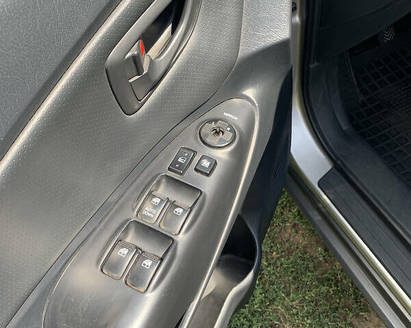 Сірий Хендай Туксон, об'ємом двигуна 1.98 л та пробігом 227 тис. км за 7500 $, фото 12 на Automoto.ua