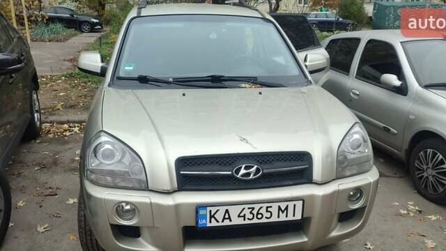 Серый Хендай Туксон, объемом двигателя 1.98 л и пробегом 169 тыс. км за 7500 $, фото 5 на Automoto.ua