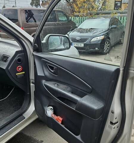 Серый Хендай Туксон, объемом двигателя 2 л и пробегом 330 тыс. км за 4000 $, фото 10 на Automoto.ua