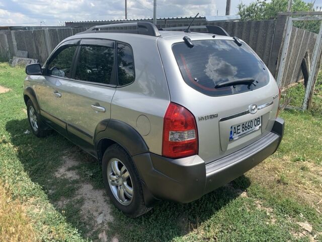 Серый Хендай Туксон, объемом двигателя 2 л и пробегом 228 тыс. км за 7400 $, фото 7 на Automoto.ua