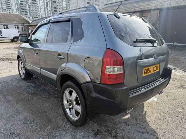 Хендай Туксон 2007 у Харкові на Automoto.ua Сірий Хендай Туксон, об'ємом двигуна 2 л та пробігом 211 тис. км за 4000 $, фото 5 на Automoto.ua
