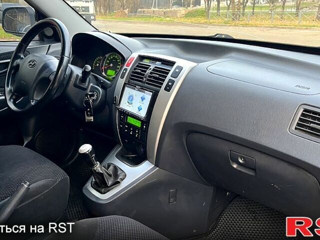 Сірий Хендай Туксон, об'ємом двигуна 2 л та пробігом 281 тис. км за 7200 $, фото 7 на Automoto.ua