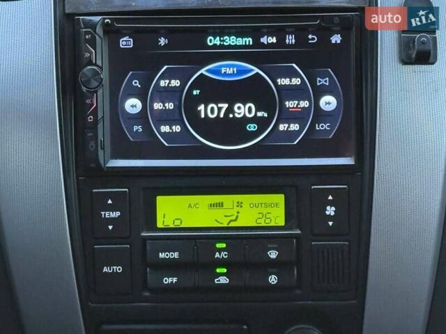 Серый Хендай Туксон, объемом двигателя 1.98 л и пробегом 282 тыс. км за 8350 $, фото 28 на Automoto.ua