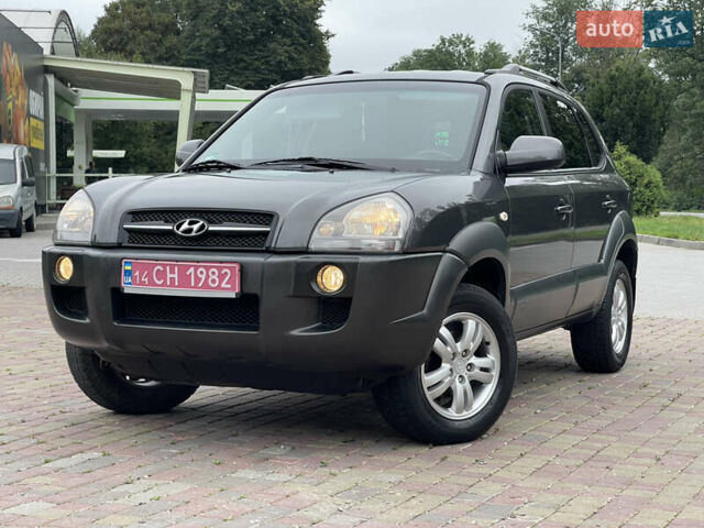 Хендай Туксон 2007 в Калуше на Automoto.ua Серый Хендай Туксон, объемом двигателя 2 л и пробегом 182 тыс. км за 7600 $, фото 2 на Automoto.ua