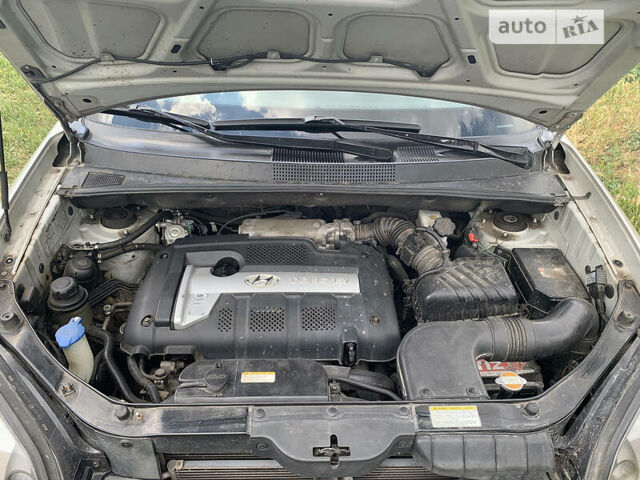 Сірий Хендай Туксон, об'ємом двигуна 1.98 л та пробігом 227 тис. км за 7500 $, фото 9 на Automoto.ua