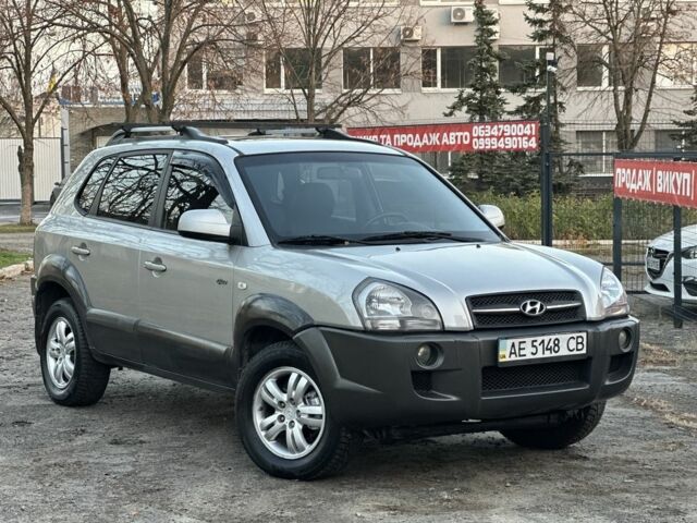Серый Хендай Туксон, объемом двигателя 2 л и пробегом 167 тыс. км за 7299 $, фото 5 на Automoto.ua