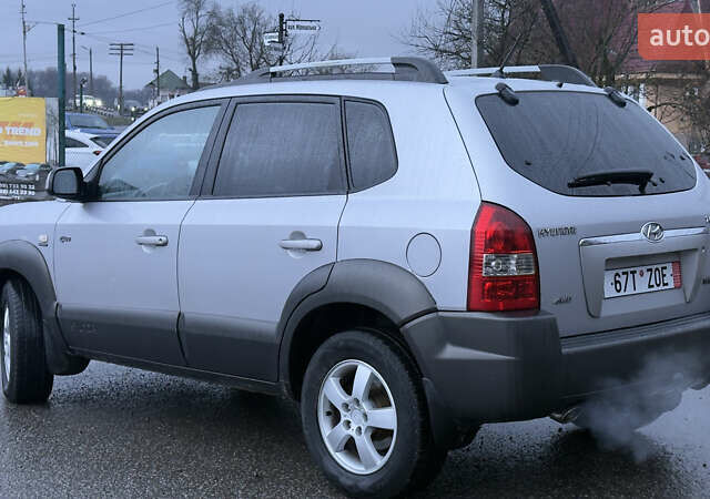 Серый Хендай Туксон, объемом двигателя 2 л и пробегом 222 тыс. км за 7950 $, фото 6 на Automoto.ua