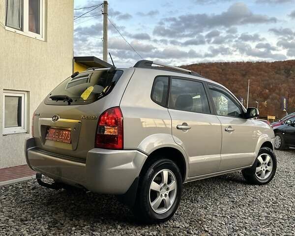 Хендай Туксон 2007 в Бережанах на Automoto.ua Серый Хендай Туксон, объемом двигателя 2 л и пробегом 172 тыс. км за 7400 $, фото 8 на Automoto.ua
