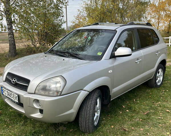 Хендай Туксон 2007 в Локачи на Automoto.ua Серый Хендай Туксон, объемом двигателя 1.98 л и пробегом 288 тыс. км за 7300 $, фото 2 на Automoto.ua