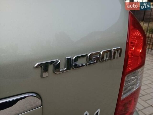 Сірий Хендай Туксон, об'ємом двигуна 1.98 л та пробігом 225 тис. км за 6999 $, фото 20 на Automoto.ua