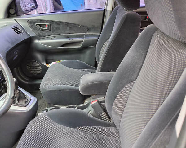 Серый Хендай Туксон, объемом двигателя 2 л и пробегом 217 тыс. км за 9800 $, фото 8 на Automoto.ua