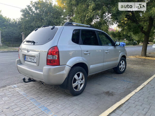 Серый Хендай Туксон, объемом двигателя 2 л и пробегом 218 тыс. км за 7500 $, фото 3 на Automoto.ua