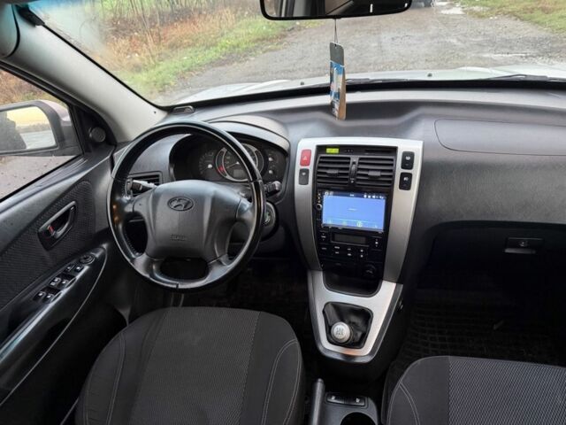 Хендай Туксон 2007 у Ахтырке на Automoto.ua Сірий Хендай Туксон, об'ємом двигуна 2 л та пробігом 192 тис. км за 6950 $, фото 13 на Automoto.ua