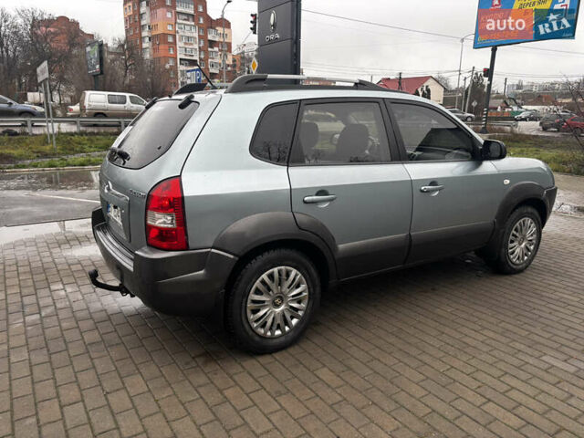 Сірий Хендай Туксон, об'ємом двигуна 2 л та пробігом 255 тис. км за 7600 $, фото 9 на Automoto.ua