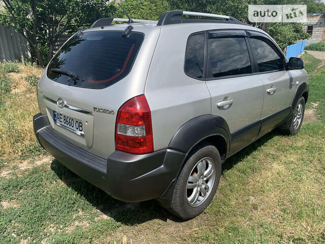Сірий Хендай Туксон, об'ємом двигуна 1.98 л та пробігом 227 тис. км за 7500 $, фото 7 на Automoto.ua