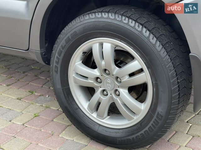 Серый Хендай Туксон, объемом двигателя 2 л и пробегом 182 тыс. км за 7600 $, фото 18 на Automoto.ua