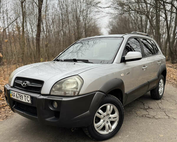 Серый Хендай Туксон, объемом двигателя 1.98 л и пробегом 269 тыс. км за 7100 $, фото 15 на Automoto.ua