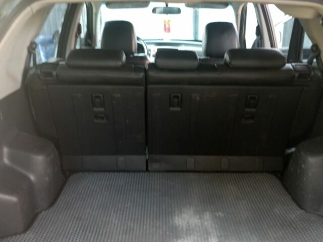 Хендай Туксон 2007 в Мукачеве на Automoto.ua Серый Хендай Туксон, объемом двигателя 2 л и пробегом 280 тыс. км за 8499 $, фото 10 на Automoto.ua