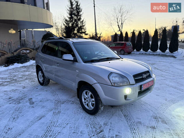 Серый Хендай Туксон, объемом двигателя 1.98 л и пробегом 255 тыс. км за 7999 $, фото 9 на Automoto.ua