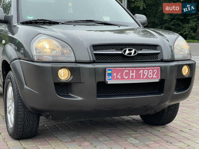 Хендай Туксон 2007 в Калуше на Automoto.ua Серый Хендай Туксон, объемом двигателя 2 л и пробегом 182 тыс. км за 7600 $, фото 16 на Automoto.ua
