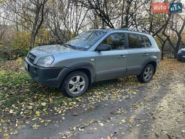 Хендай Туксон 2007 в Полтаве на Automoto.ua Серый Хендай Туксон, объемом двигателя 1.98 л и пробегом 253 тыс. км за 8200 $, фото 1 на Automoto.ua