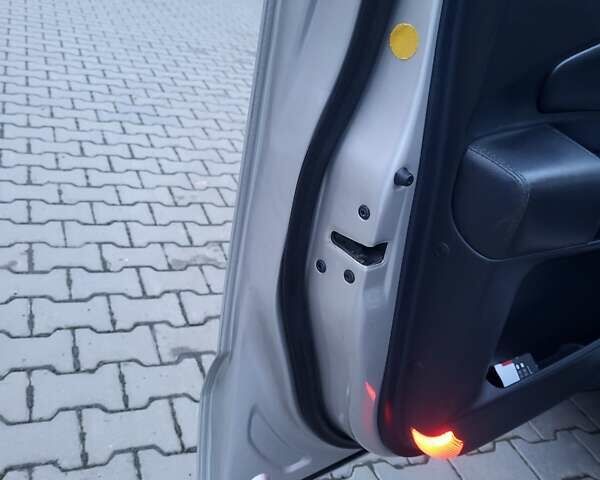 Серый Хендай Туксон, объемом двигателя 2 л и пробегом 240 тыс. км за 8300 $, фото 140 на Automoto.ua