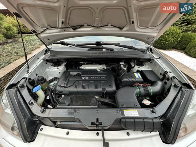 Серый Хендай Туксон, объемом двигателя 1.98 л и пробегом 217 тыс. км за 8500 $, фото 50 на Automoto.ua