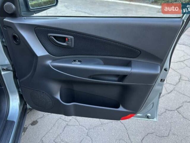 Серый Хендай Туксон, объемом двигателя 2 л и пробегом 110 тыс. км за 10200 $, фото 40 на Automoto.ua