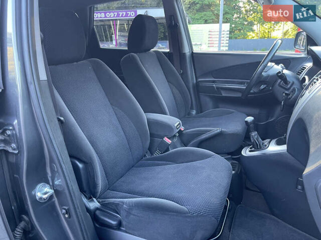 Серый Хендай Туксон, объемом двигателя 2 л и пробегом 182 тыс. км за 7600 $, фото 44 на Automoto.ua