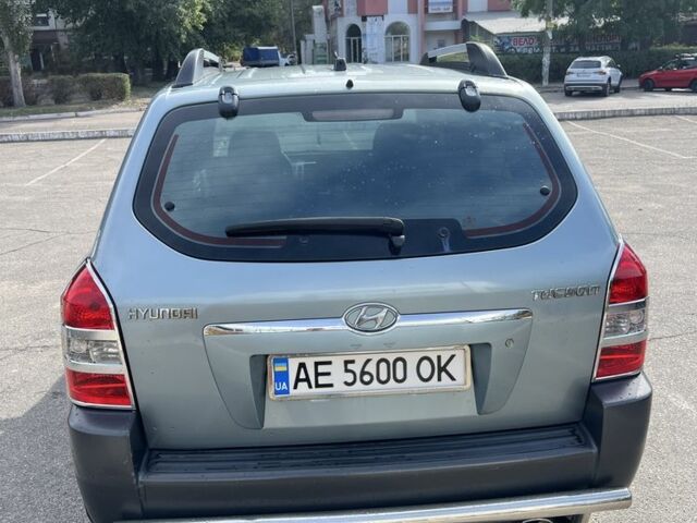 Сірий Хендай Туксон, об'ємом двигуна 2 л та пробігом 170 тис. км за 8700 $, фото 5 на Automoto.ua