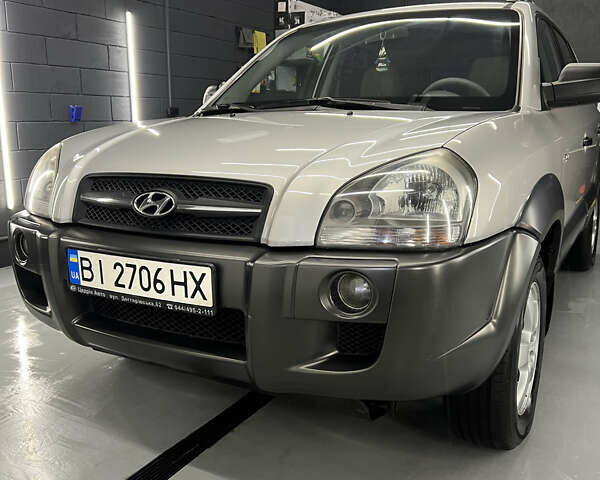 Хендай Туксон 2007 в Полтаве на Automoto.ua Серый Хендай Туксон, объемом двигателя 1.98 л и пробегом 190 тыс. км за 8300 $, фото 18 на Automoto.ua