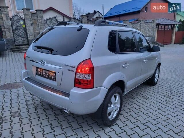 Серый Хендай Туксон, объемом двигателя 2 л и пробегом 240 тыс. км за 8300 $, фото 12 на Automoto.ua