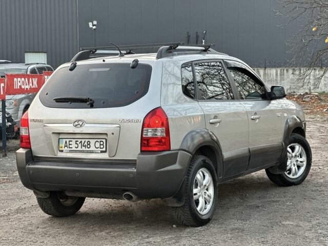 Серый Хендай Туксон, объемом двигателя 2 л и пробегом 167 тыс. км за 7299 $, фото 1 на Automoto.ua