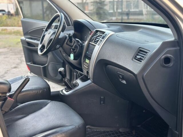 Серый Хендай Туксон, объемом двигателя 2 л и пробегом 167 тыс. км за 7299 $, фото 10 на Automoto.ua