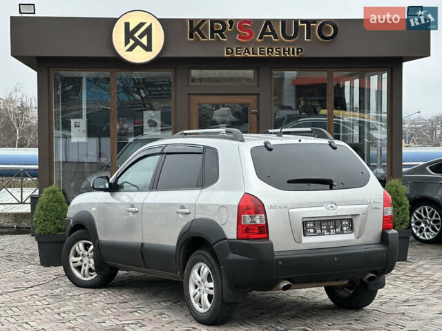 Серый Хендай Туксон, объемом двигателя 2 л и пробегом 232 тыс. км за 7200 $, фото 10 на Automoto.ua