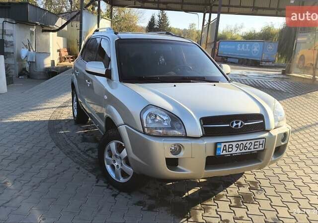 Серый Хендай Туксон, объемом двигателя 1.98 л и пробегом 193 тыс. км за 8400 $, фото 16 на Automoto.ua