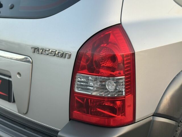 Серый Хендай Туксон, объемом двигателя 2 л и пробегом 167 тыс. км за 7299 $, фото 22 на Automoto.ua