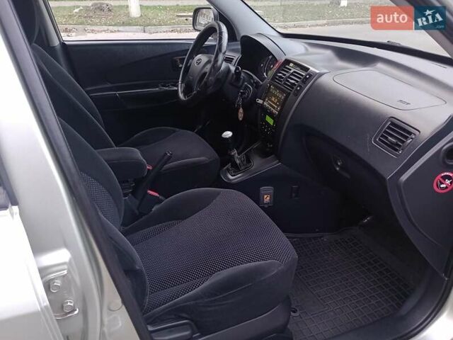 Сірий Хендай Туксон, об'ємом двигуна 1.98 л та пробігом 225 тис. км за 6999 $, фото 35 на Automoto.ua