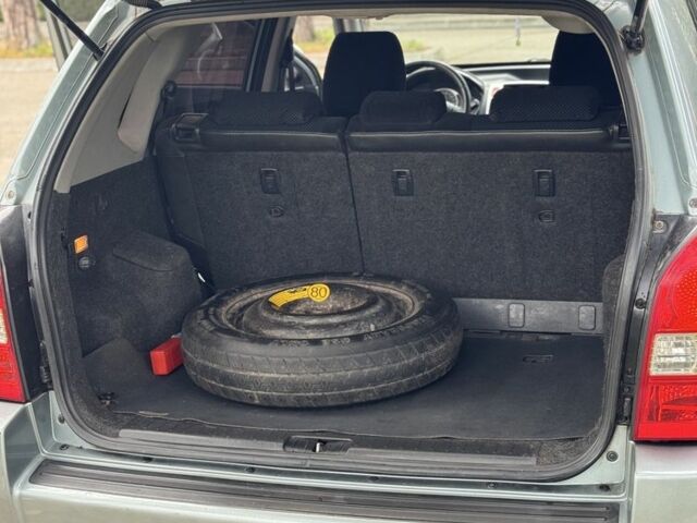 Серый Хендай Туксон, объемом двигателя 2 л и пробегом 159 тыс. км за 7299 $, фото 18 на Automoto.ua