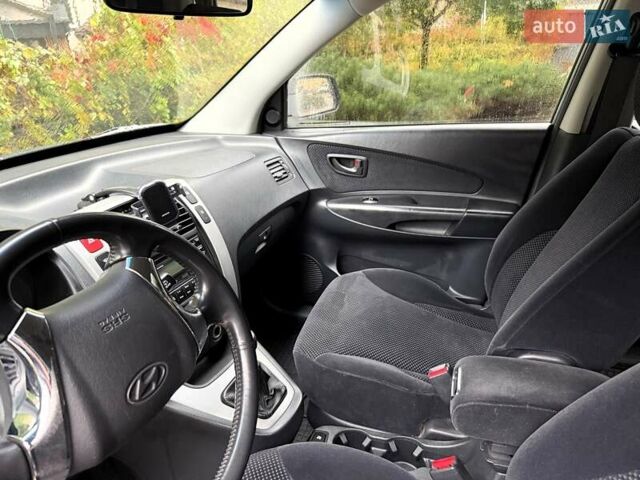 Серый Хендай Туксон, объемом двигателя 1.98 л и пробегом 218 тыс. км за 7900 $, фото 12 на Automoto.ua