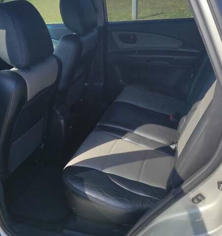 Серый Хендай Туксон, объемом двигателя 2 л и пробегом 185 тыс. км за 7999 $, фото 17 на Automoto.ua