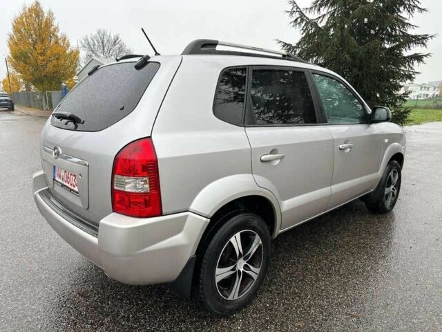 Серый Хендай Туксон, объемом двигателя 0 л и пробегом 191 тыс. км за 3308 $, фото 5 на Automoto.ua