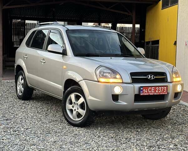 Хендай Туксон 2007 в Бережанах на Automoto.ua Серый Хендай Туксон, объемом двигателя 2 л и пробегом 172 тыс. км за 7400 $, фото 24 на Automoto.ua