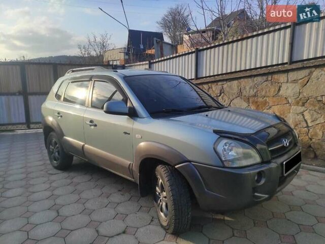 Серый Хендай Туксон, объемом двигателя 1.98 л и пробегом 187 тыс. км за 7800 $, фото 11 на Automoto.ua