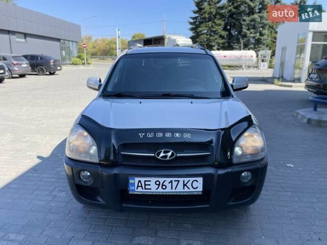 Сірий Хендай Туксон, об'ємом двигуна 1.99 л та пробігом 244 тис. км за 7200 $, фото 7 на Automoto.ua