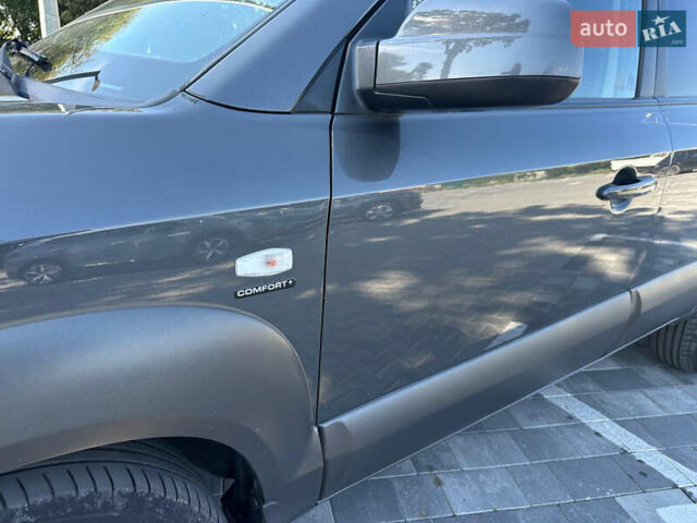 Сірий Хендай Туксон, об'ємом двигуна 1.98 л та пробігом 169 тис. км за 7300 $, фото 7 на Automoto.ua