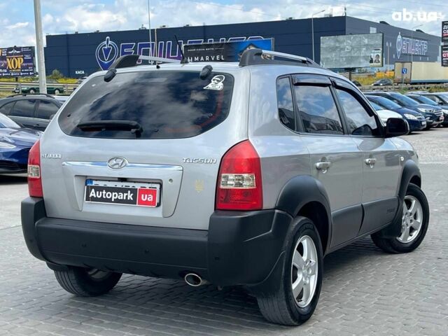 Серый Хендай Туксон, объемом двигателя 2 л и пробегом 255 тыс. км за 7490 $, фото 8 на Automoto.ua